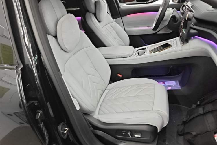 Used Nio ES6 2025 75 kWh Right Front Seat