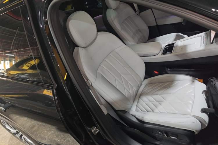 Used Nio ES6 2025 75 kWh Right Front Seat