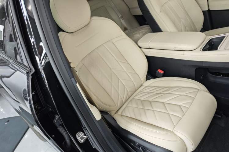 Used Nio ES6 2025 75 kWh Right Front Seat