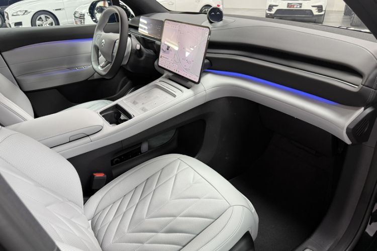 Used Nio ES6 2025 75 kWh Right Front Seat