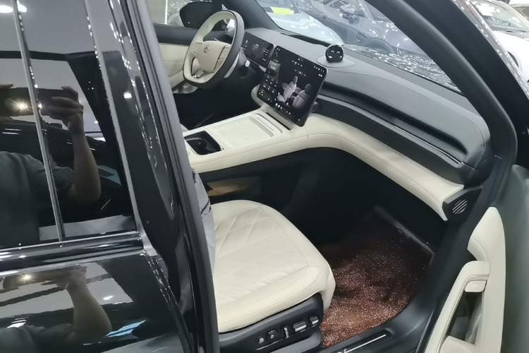 Used Nio ES6 2025 Model 100kWh 300,000th Anniversary Edition Right Front Seat