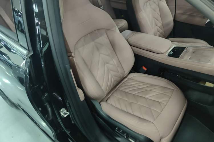 Used Nio ES6 2025 75 kWh Right Front Seat