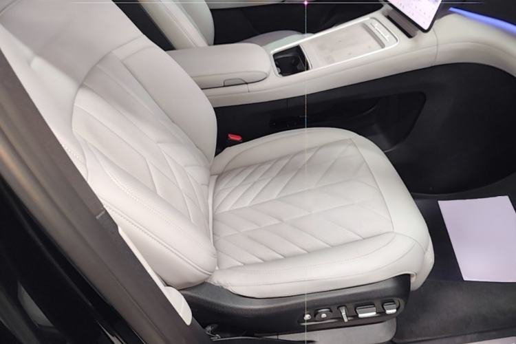 Used Nio ES6 2025 75 kWh Right Front Seat