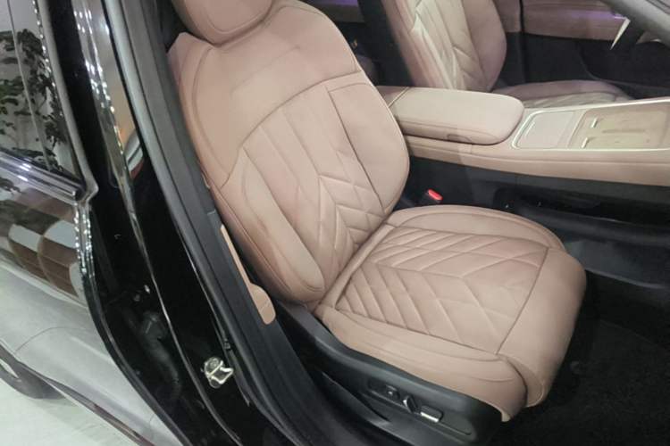 Used Nio ES6 2025 75 kWh Right Front Seat