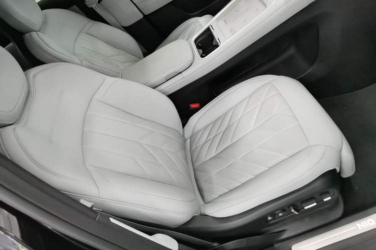 Used Nio ES6 2025 75 kWh Right Front Seat