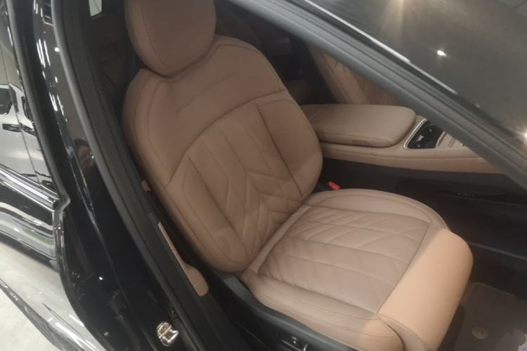 Used Nio ES6 2025 75 kWh Right Front Seat