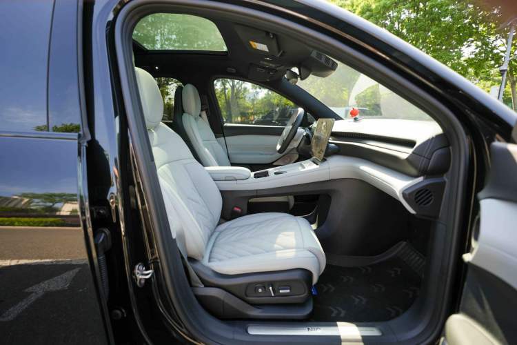 Used Nio ES6 2025 75 kWh Right Front Seat