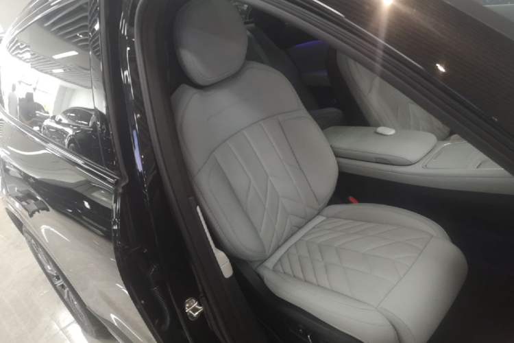 Used Nio ES6 2025 75 kWh Right Front Seat