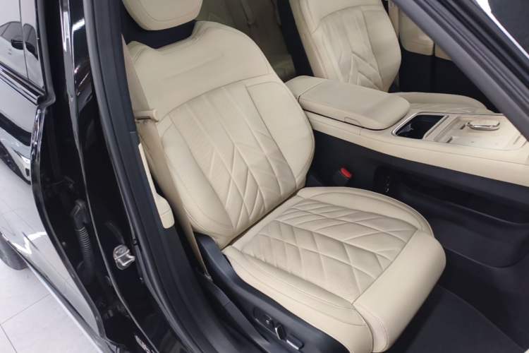 Used Nio ES6 2025 75 kWh Right Front Seat