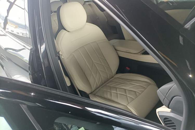 Used Nio ES6 2025 75 kWh Right Front Seat