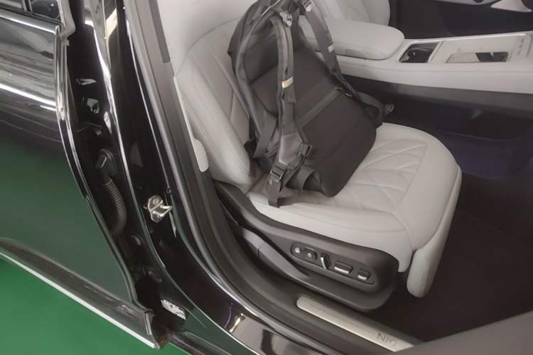 Used Nio ES6 2025 75 kWh Right Front Seat