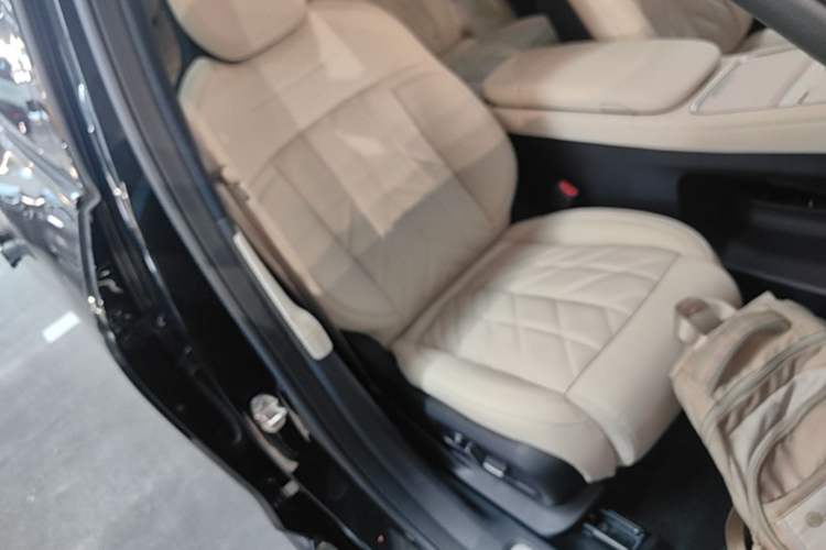 Used Nio ES6 2025 75 kWh Right Front Seat