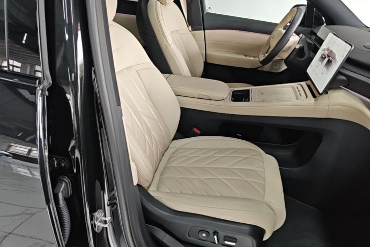 Used Nio ES6 2025 75 kWh Right Front Seat