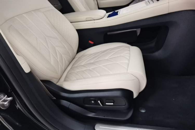 Used Nio ES6 2025 75 kWh Right Front Seat