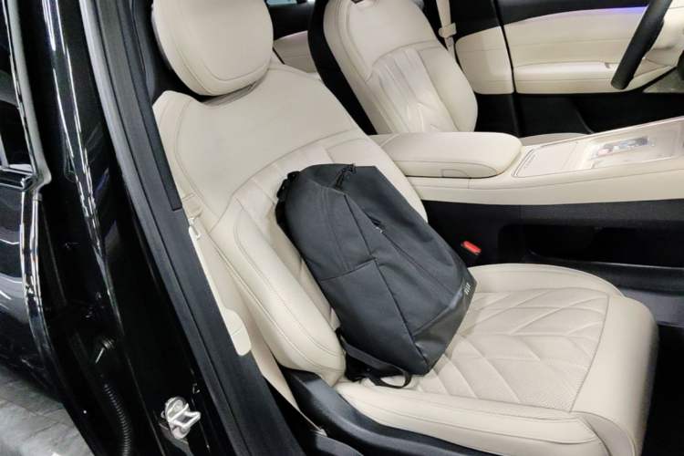 Used Nio ES6 2025 75 kWh Right Front Seat