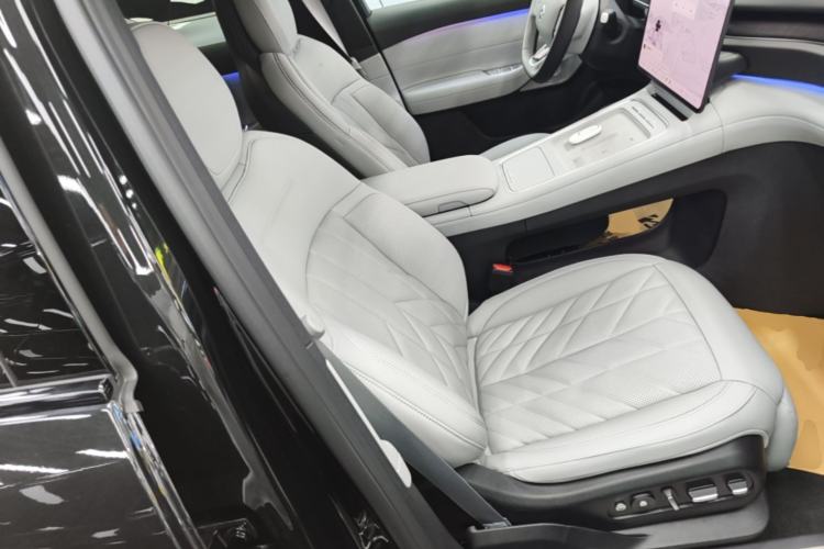 Used Nio ES6 2025 75 kWh Right Front Seat