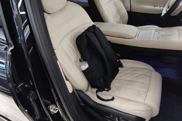 Used Nio ES6 2025 75 kWh Right Front Seat