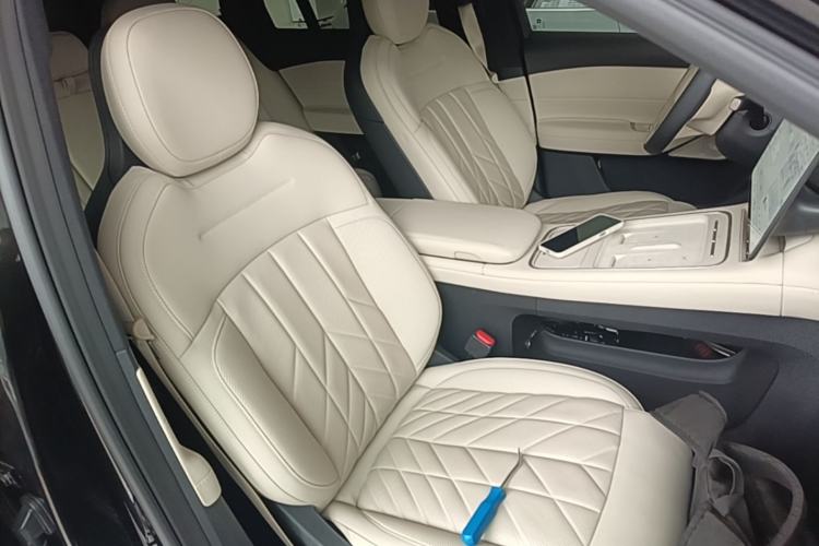 Used Nio ES6 2025 75 kWh Right Front Seat