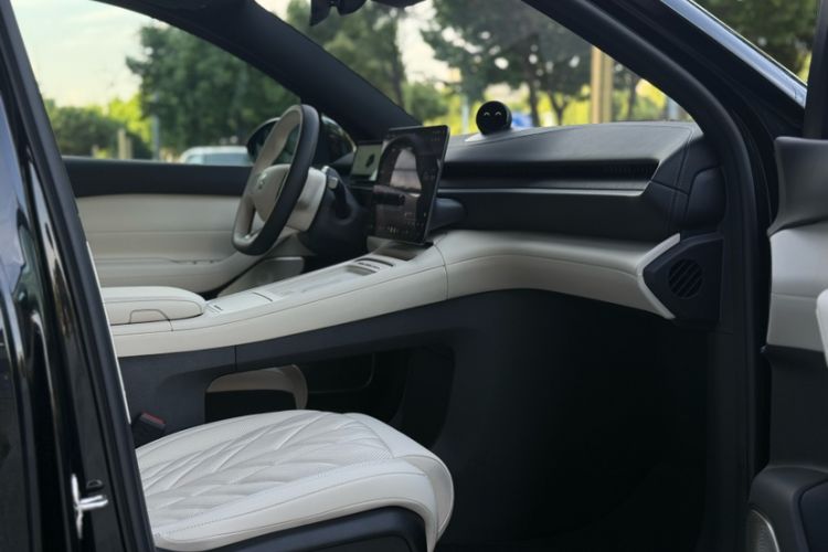 Used Nio ES6 2025 75 kWh Right Front Seat