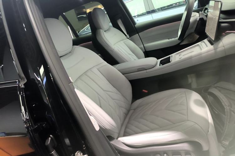 Used Nio ES6 2025 75 kWh Right Front Seat