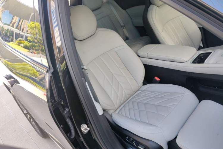 Used Nio ES6 2025 75 kWh Right Front Seat