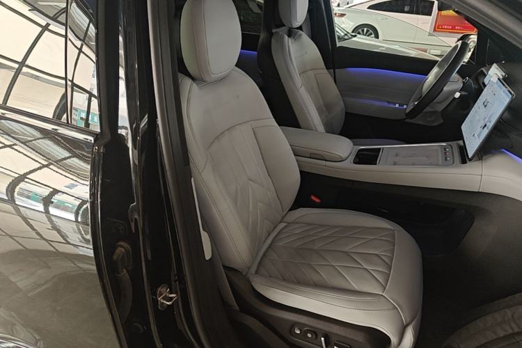 Used Nio ES6 2025 75 kWh Right Front Seat