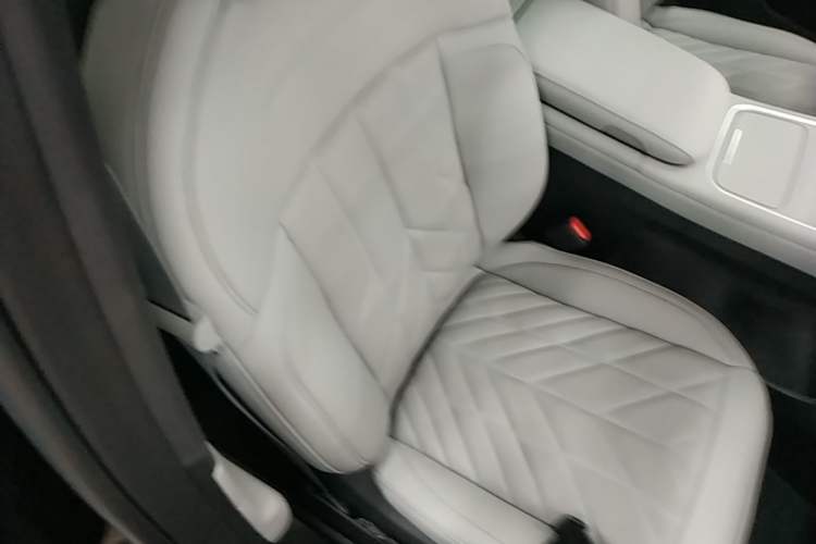 Used Nio ES6 2025 75 kWh Right Front Seat