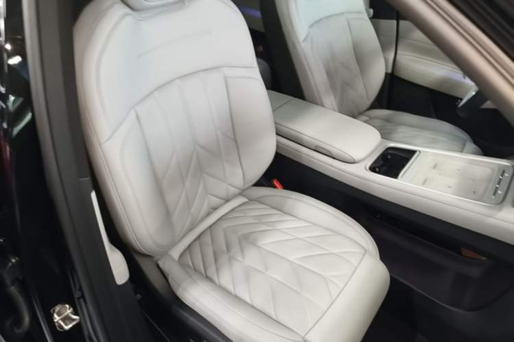 Used Nio ES6 2025 75 kWh Right Front Seat