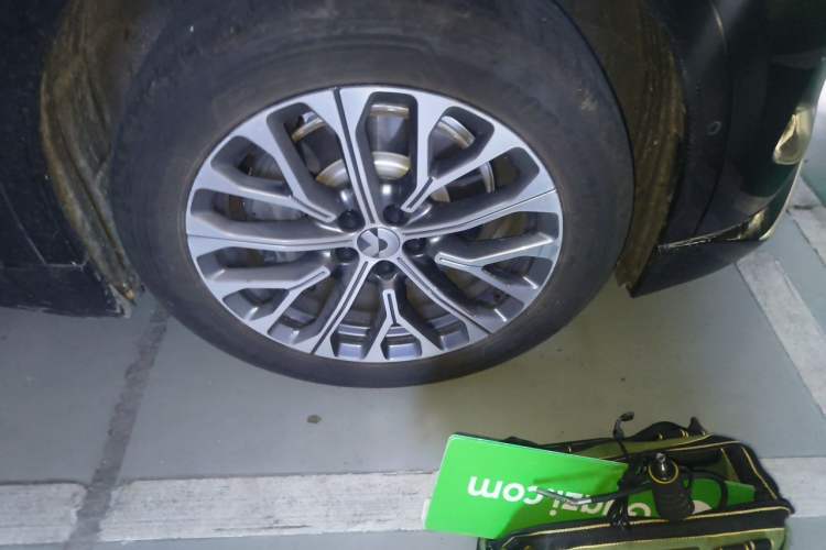Used Nio ES6 2025 75 kWh Right Front Wheel Hub