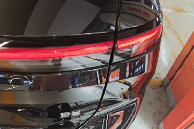 Used Nio ES6 2025 75 kWh Right Rear Taillight