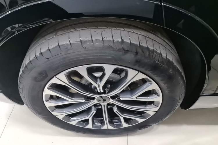Used Nio ES6 2025 Model 100kWh 300,000th Anniversary Edition Right Rear Wheel Hub