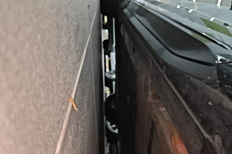 Used Nio ES6 2025 75 kWh Right Side Sill
