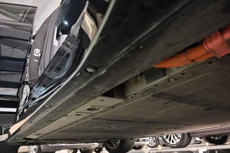Used Nio ES6 2025 75 kWh Right Side Sill