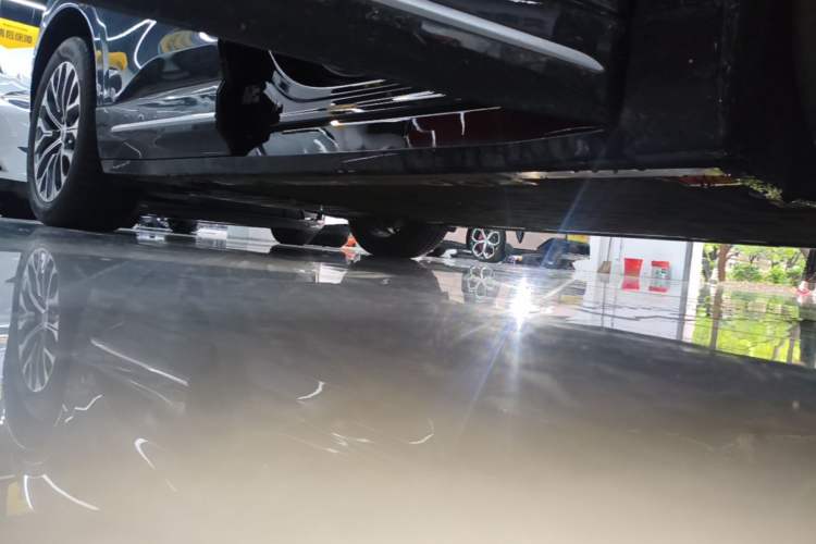 Used Nio ES6 2025 75 kWh Right Side Sill