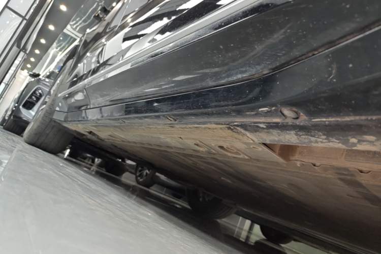 Used Nio ES6 2025 75 kWh Right Side Sill