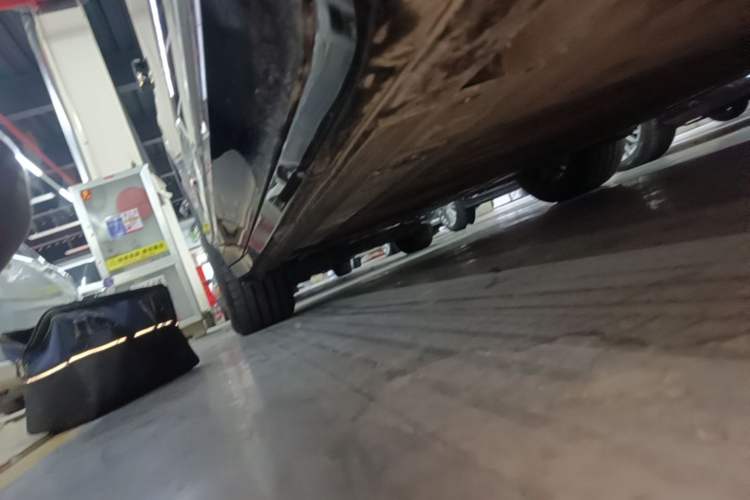 Used Nio ES6 2025 75 kWh Right Side Sill