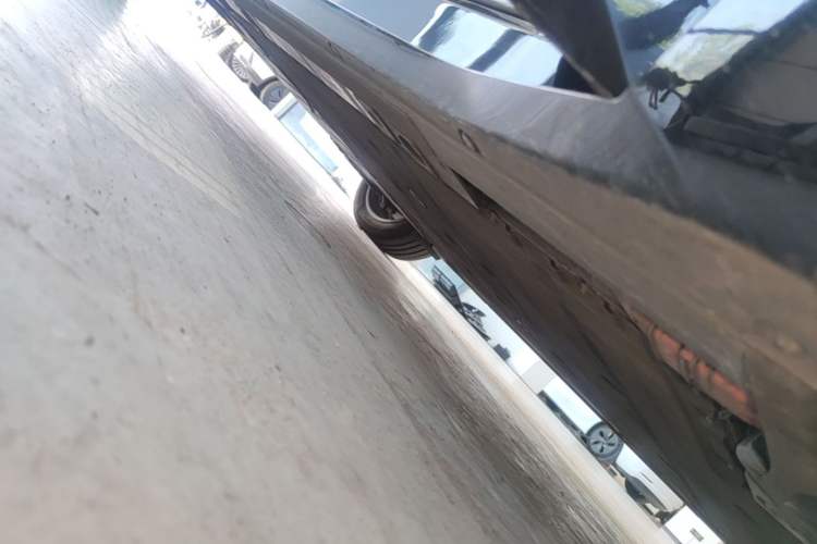 Used Nio ES6 2025 75 kWh Right Side Sill