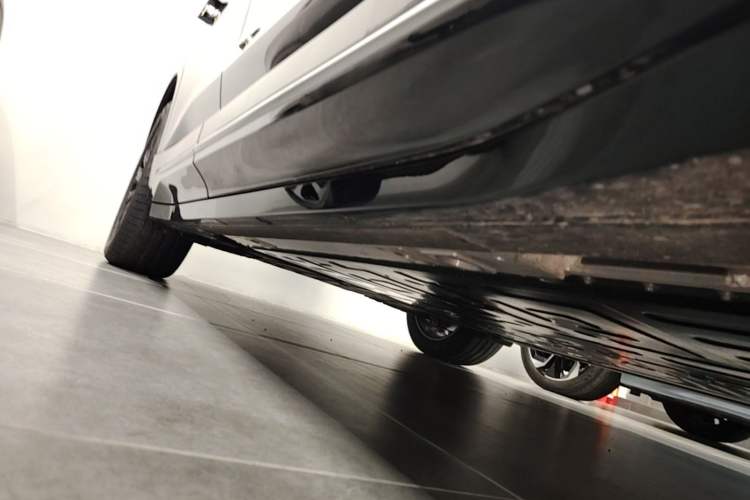 Used Nio ES6 2025 75 kWh Right Side Sill