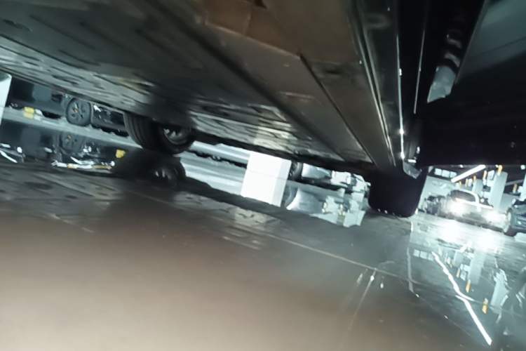 Used Nio ES6 2025 75 kWh Right Side Sill