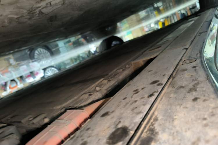 Used Nio ES6 2025 75 kWh Right Side Sill