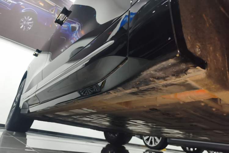 Used Nio ES6 2025 75 kWh Right Side Sill