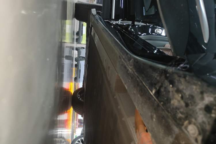 Used Nio ES6 2025 75 kWh Right Side Sill
