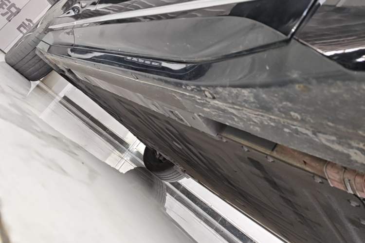 Used Nio ES6 2025 75 kWh Right Side Sill