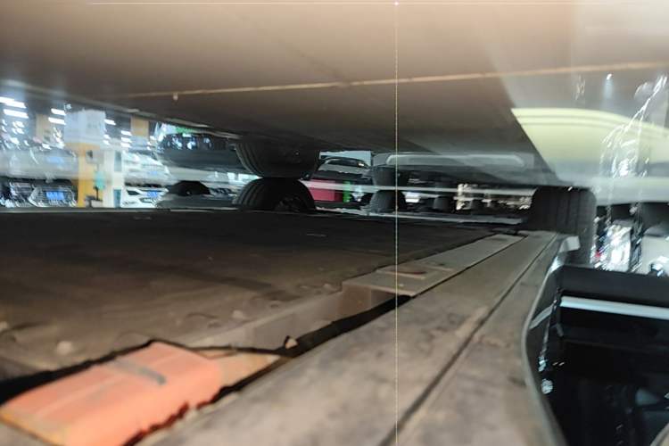 Used Nio ES6 2025 75 kWh Right Side Sill