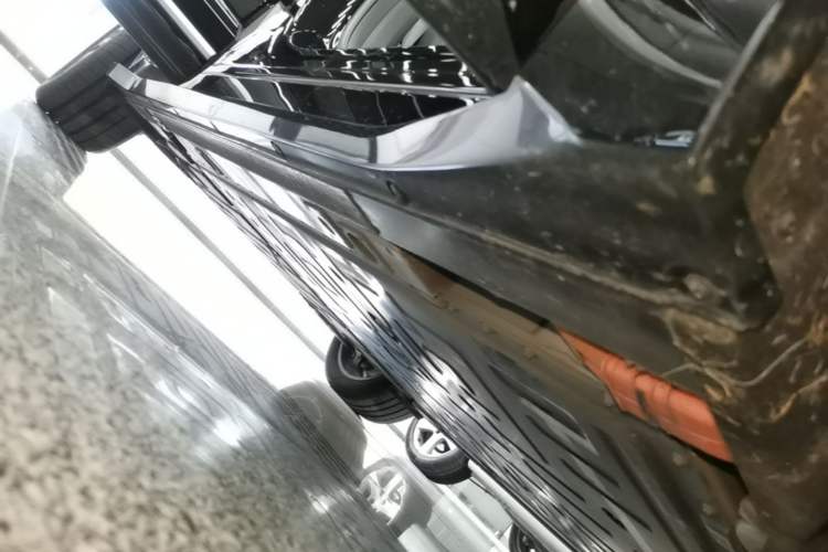 Used Nio ES6 2025 75 kWh Right Side Sill