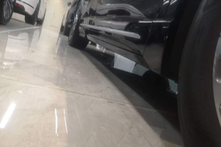 Used Nio ES6 2025 75 kWh Right Side Sill