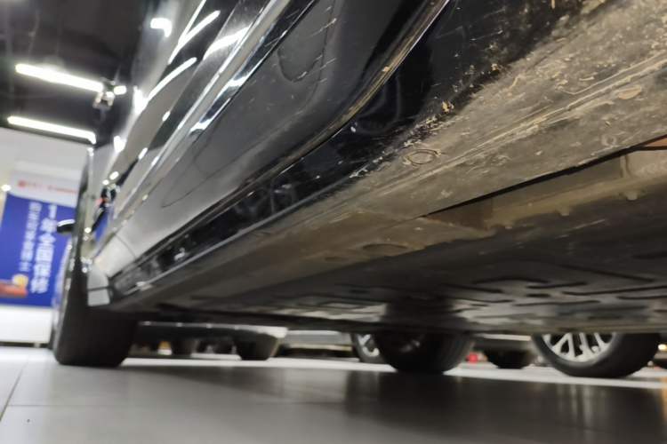 Used Nio ES6 2025 75 kWh Right Side Sill