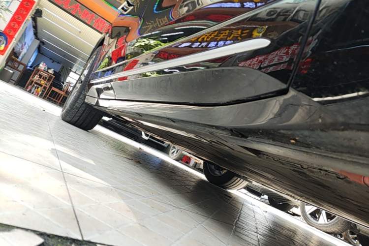 Used Nio ES6 2025 75 kWh Right Side Sill