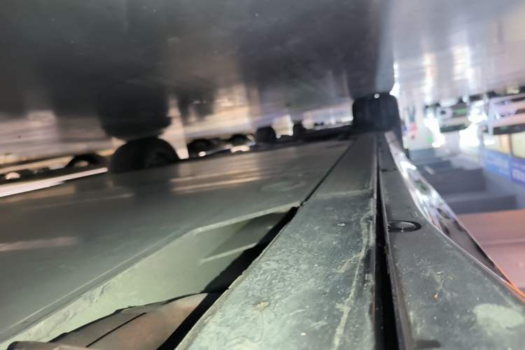 Used Nio ES6 2025 75 kWh Right Side Sill