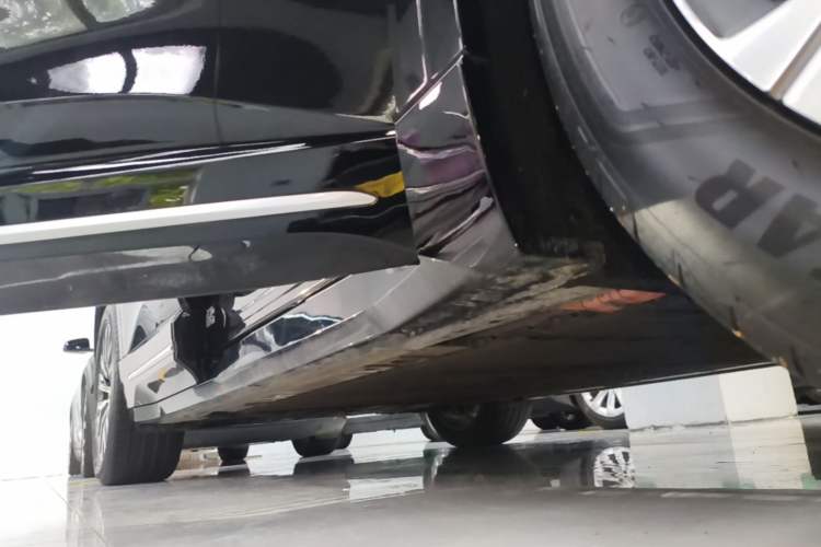 Used Nio ES6 2025 75 kWh Right Side Sill